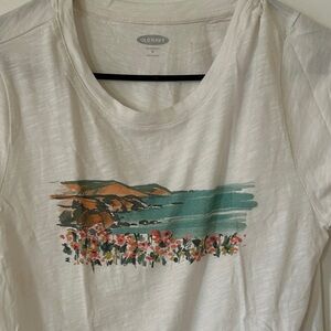 Old Navy Cream Scenic Print T-Shirt